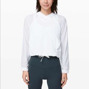 Catch a breeze pullover size 4 in white